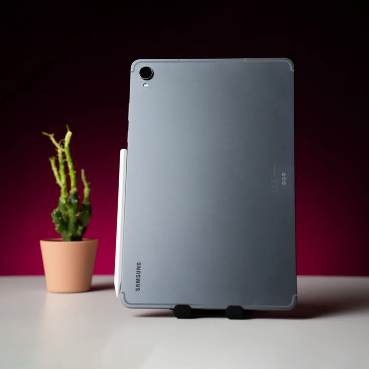 تبلت ۱۱ اینچ سامسونگ مدل Galaxy Tab S11 ظرفیت 256 گیگابایت و رم 12 گیگابایت، قابلیت پشتیبانی از سیم کارت، رزولوشن دوربین ۱۳ مگاپیکسل، پشتیبانی از قلم و کیبورد